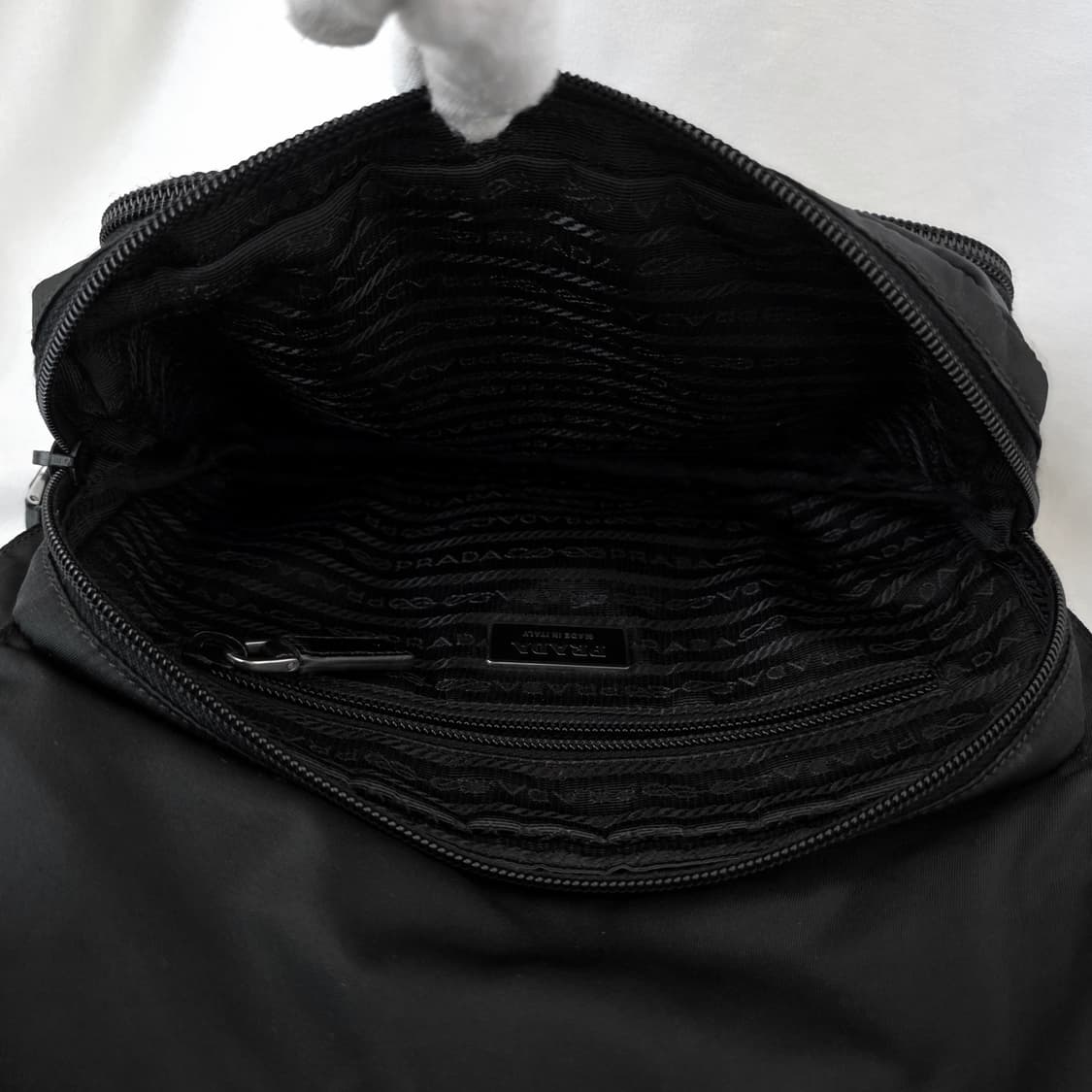 [정품 PRADA] 프라다 포코노 나일론 폴딩 크로스백 남녀공용 상품이미지6