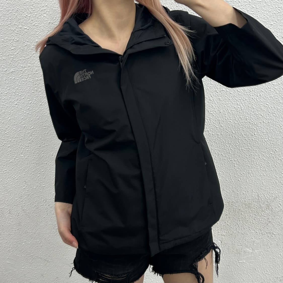 노스페이스 로고 블랙 후드 바람막이 90 상품이미지1