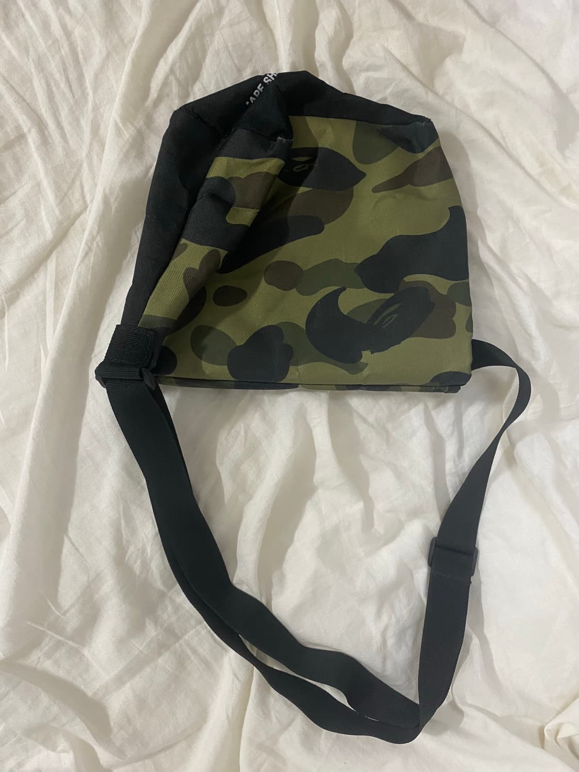 베이프 크로스백 상품이미지2