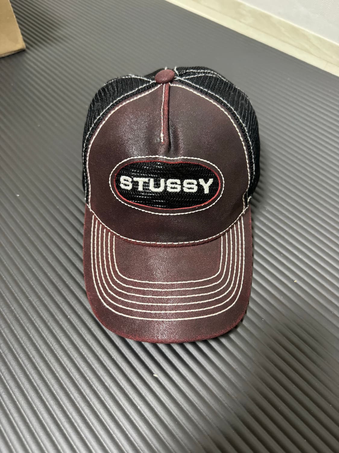 스투시 로우 프로 트러커 컷아웃 레더 스냅백 와인 상품이미지1