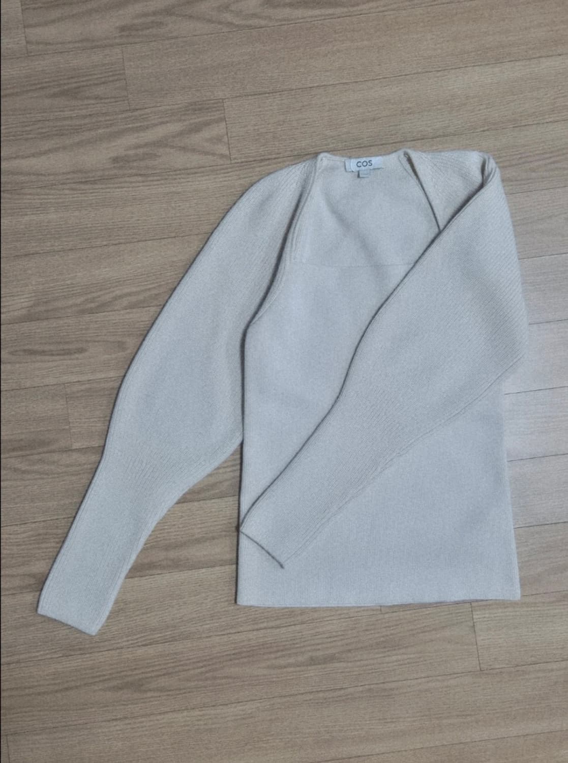 코스COS 스퀘어넥 니트 상품이미지4