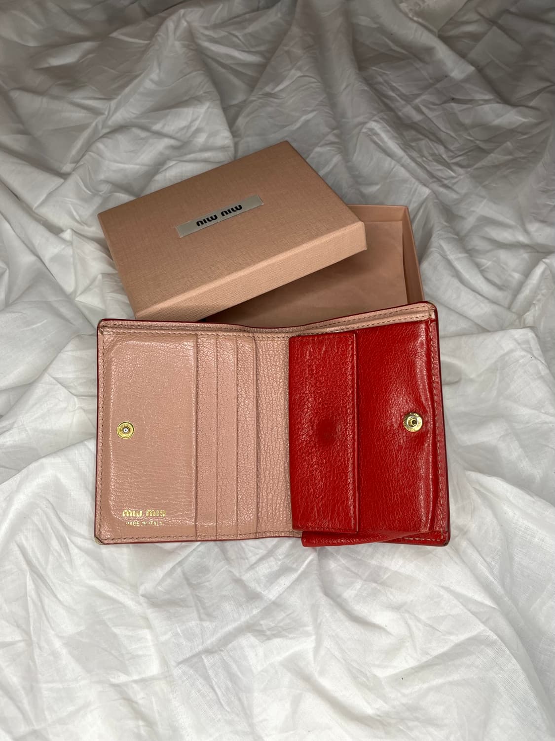 미우미우 하트 로고 레더 반지갑 상품이미지2