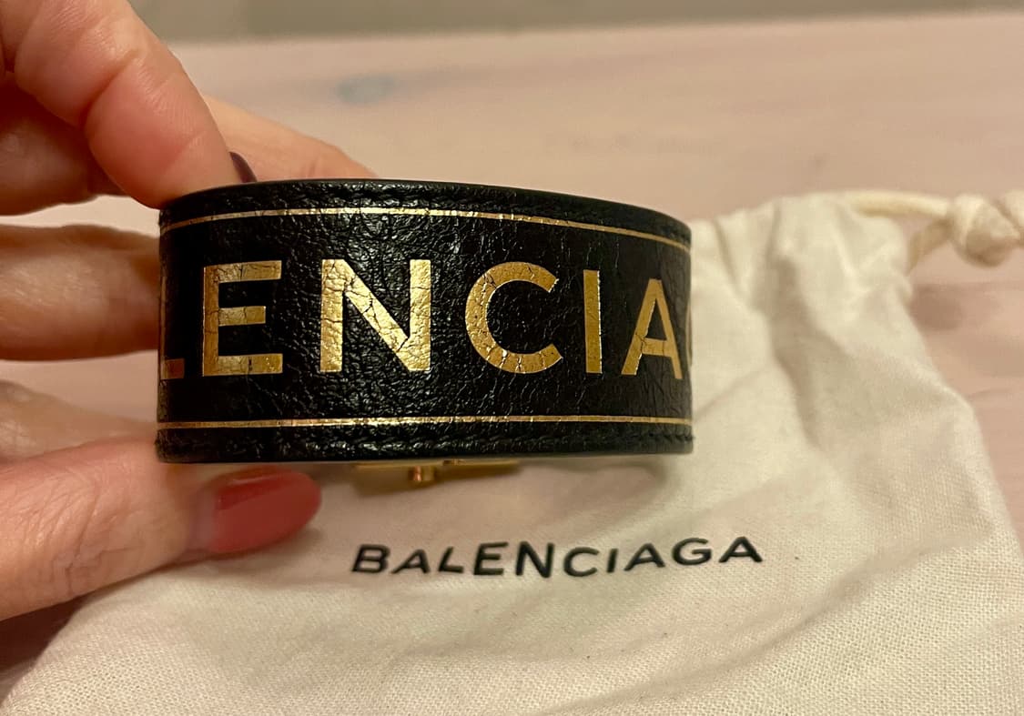 발렌시아가 Balenciaga 로고 커프 레더 팔찌 블랙 M 상품이미지1