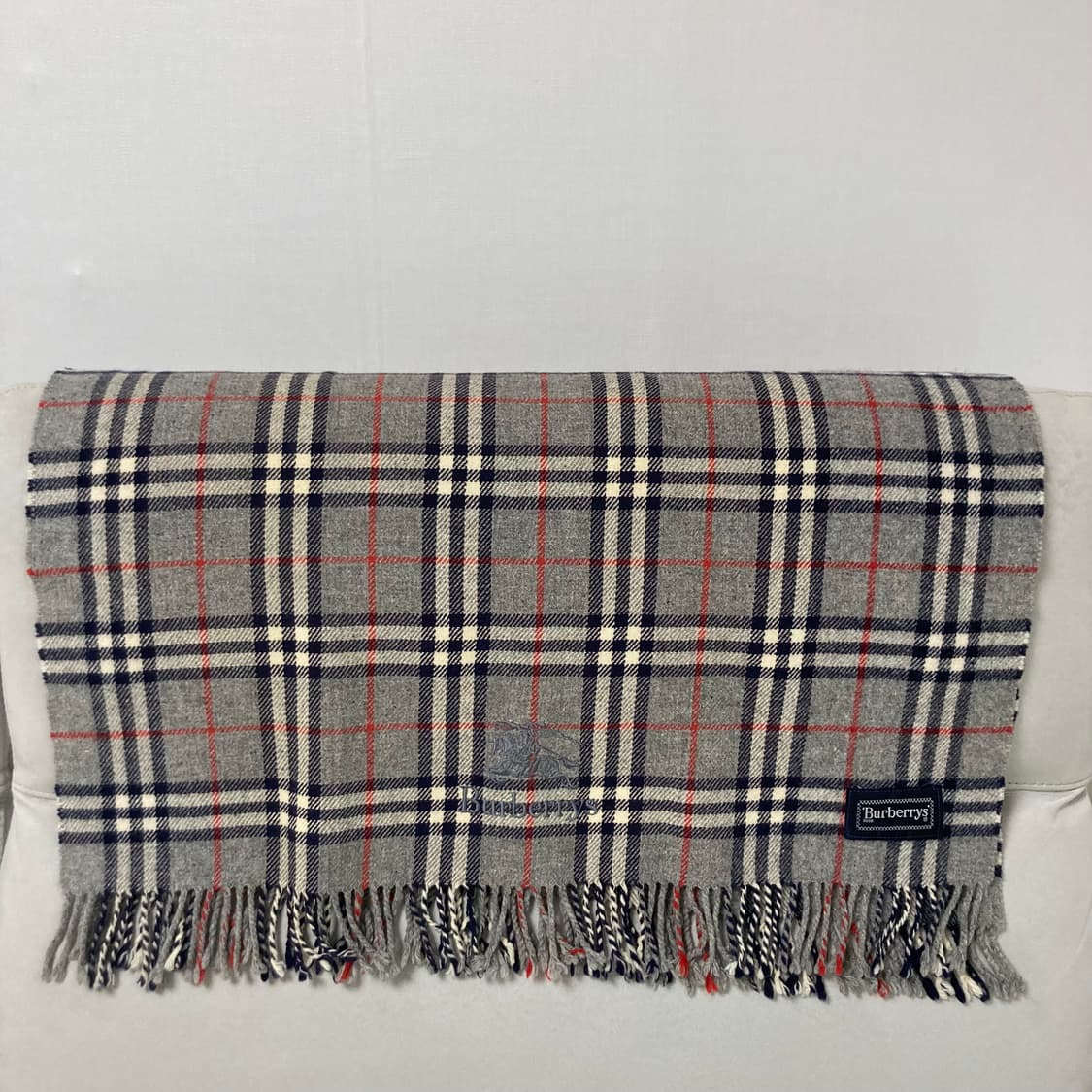 정품) 버버리 노바체크 울100 무릎담요 겸 숄 그레이 상품이미지2
