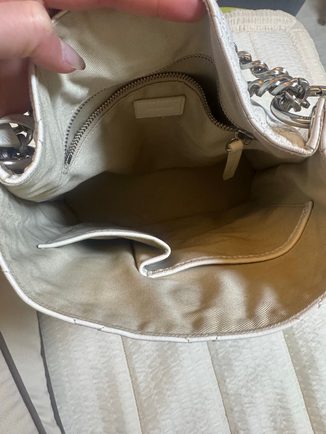 아더앤드 카르마 퀼팅백 아이보리 상품이미지7