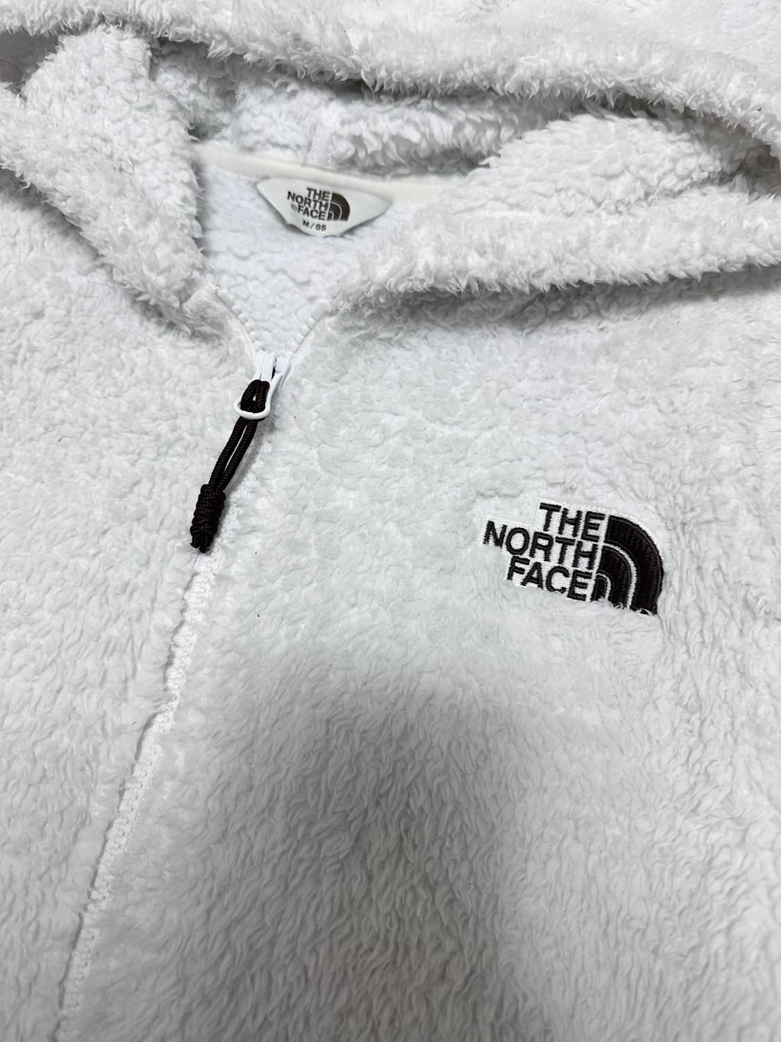 노스페이스 화이트 뽀글이 후리스 자켓 상품이미지3