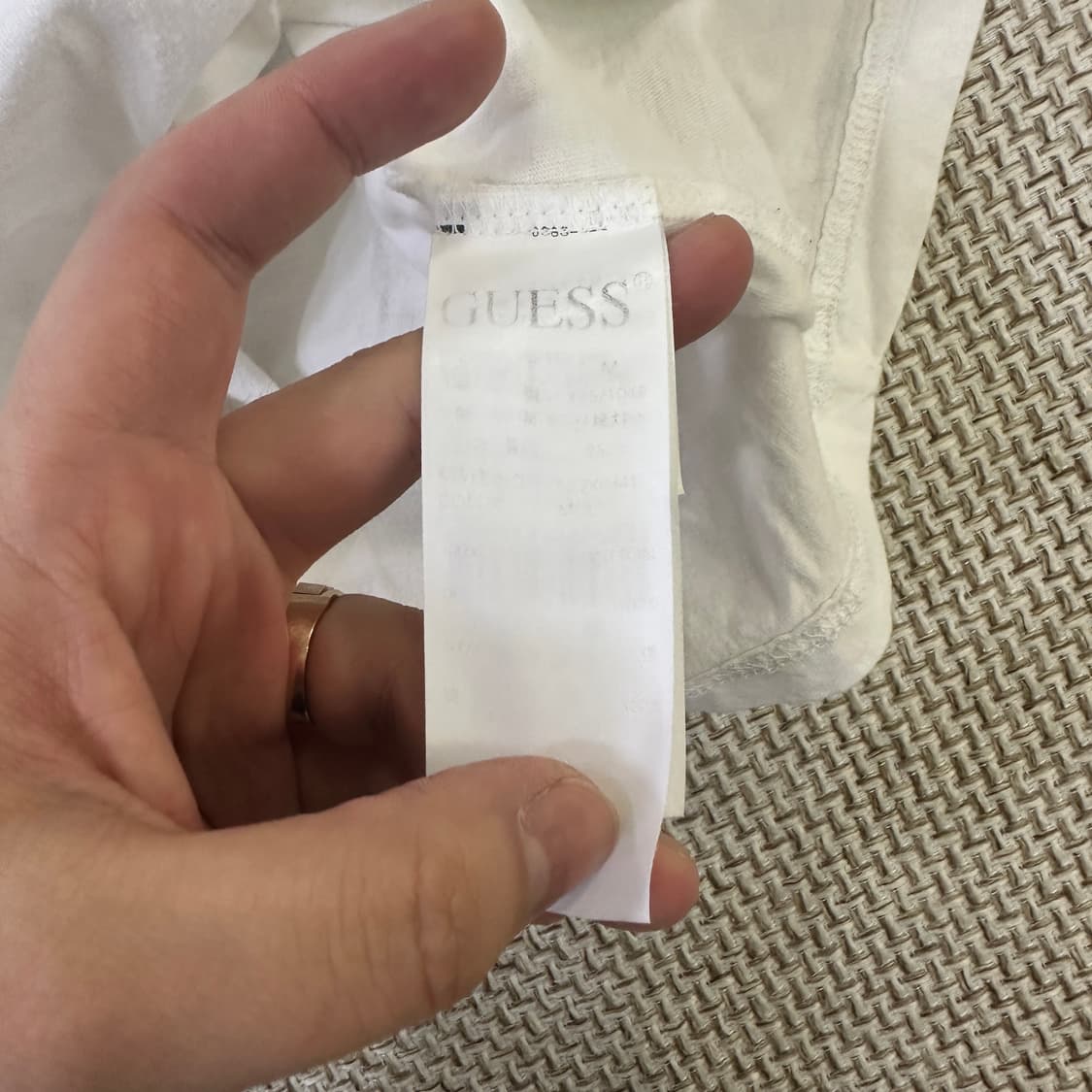 M 게스 라운드넥 반팔티 0421D 상품이미지3