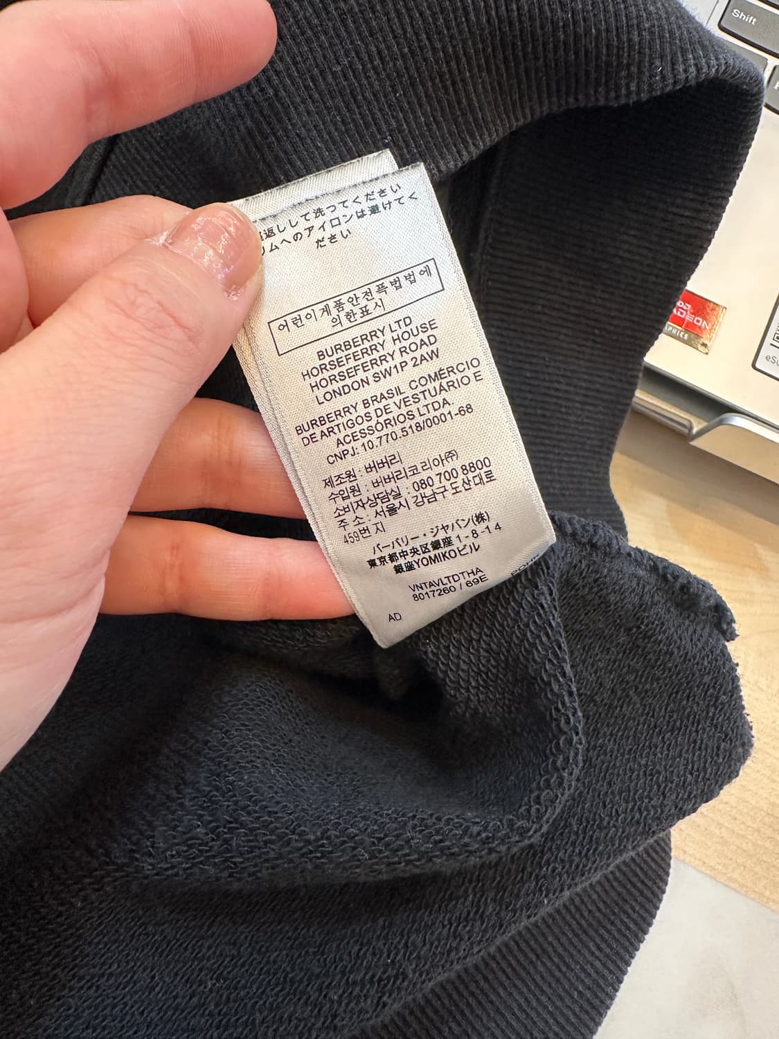 XXL) 버버리 백 프린팅 지퍼 블랙 맨투맨 상품이미지7