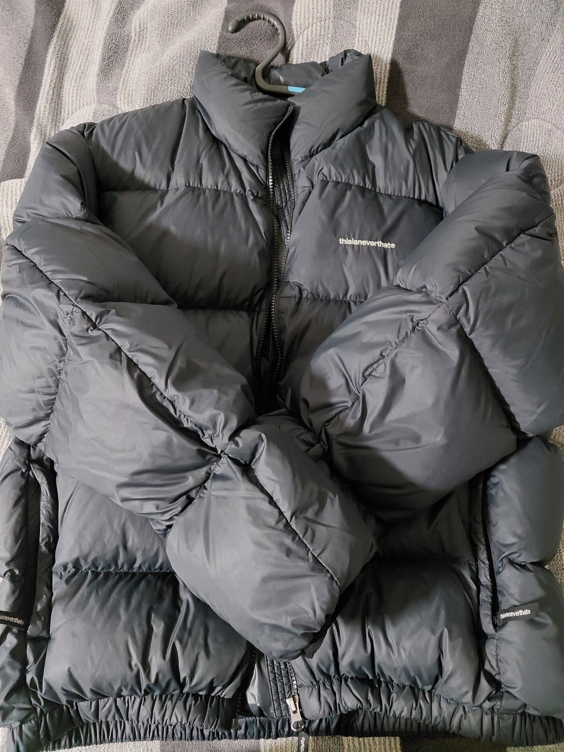 디스이즈네버뎃 퍼텍스 T 다운 숏패딩 블랙 상품이미지1