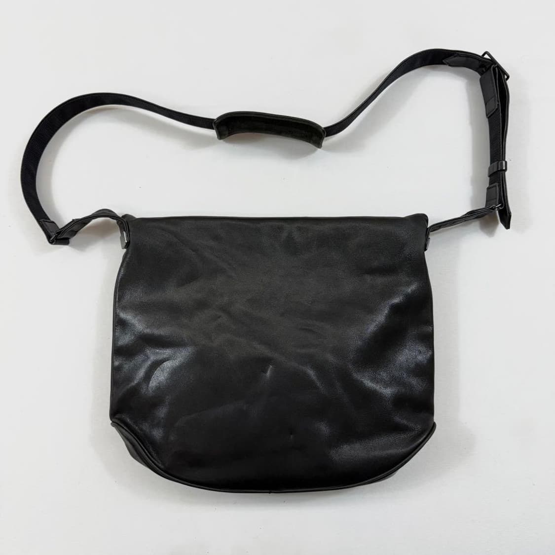 이세이미야케 아카이브 아임 프로덕드 소가죽 숄더백 상품이미지3