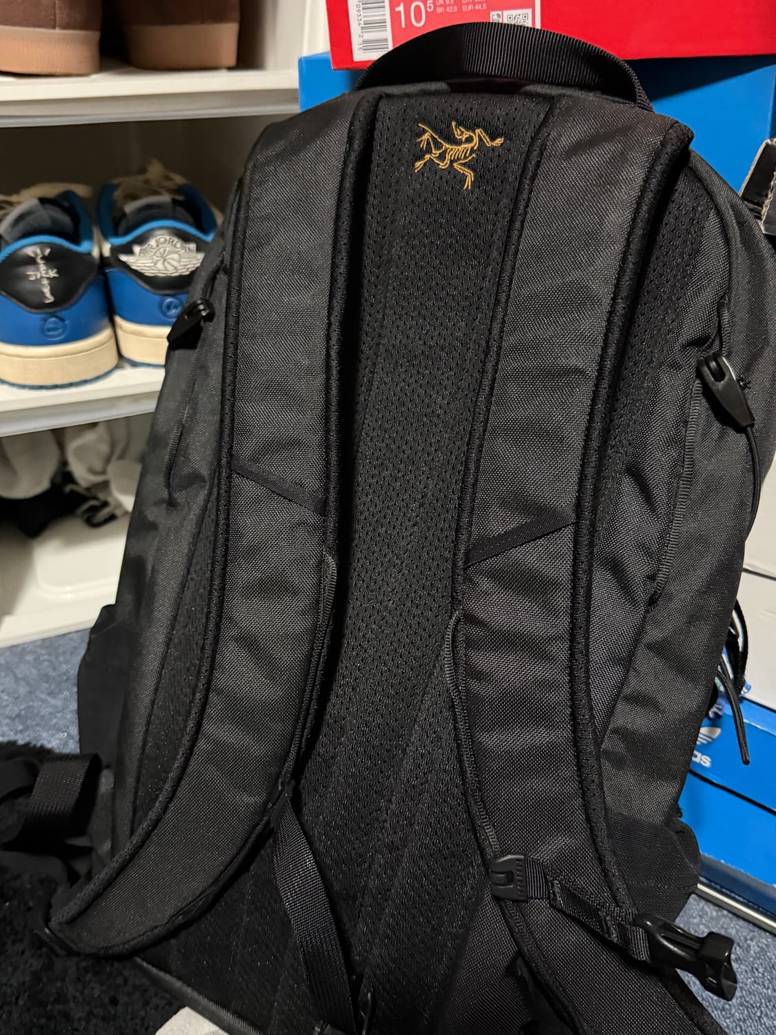 아크테릭스 멘티스 16 블랙 골드 새상품 상품이미지2