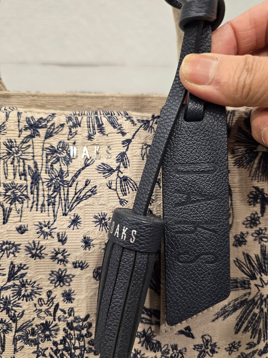 닥스 네이비 플라워 자수 자카드 토트백 가방 상품이미지8