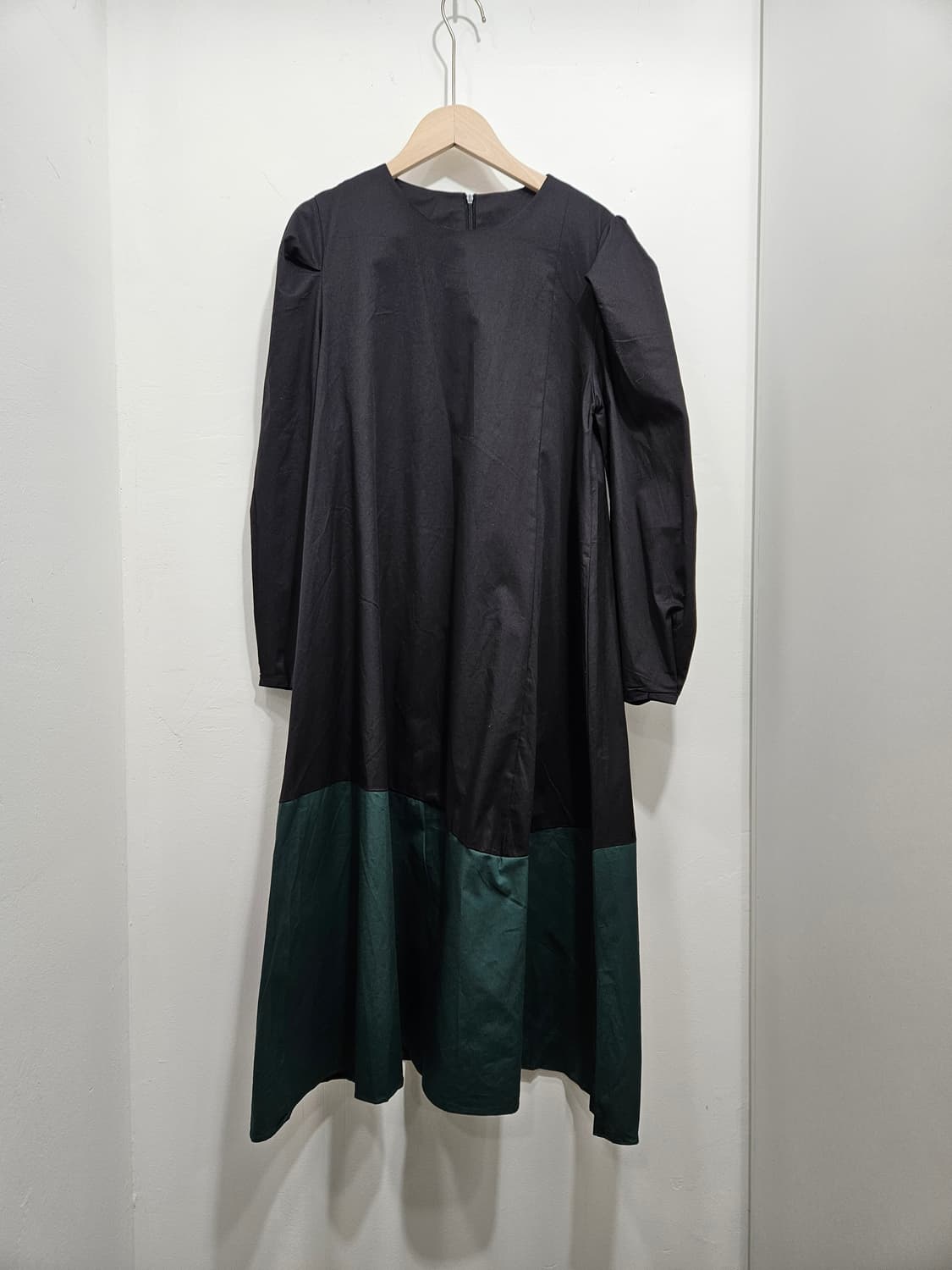 블랙/그린 배색 면 롱원피스  상품이미지3