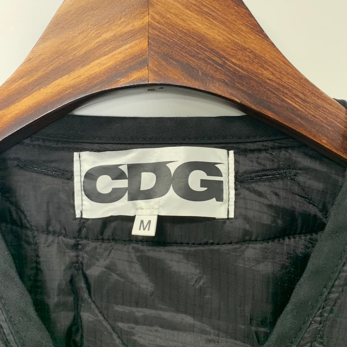 꼼데가르송 x 알파인더스트리 빅로고 블랙 퀼팅 자켓  상품이미지10