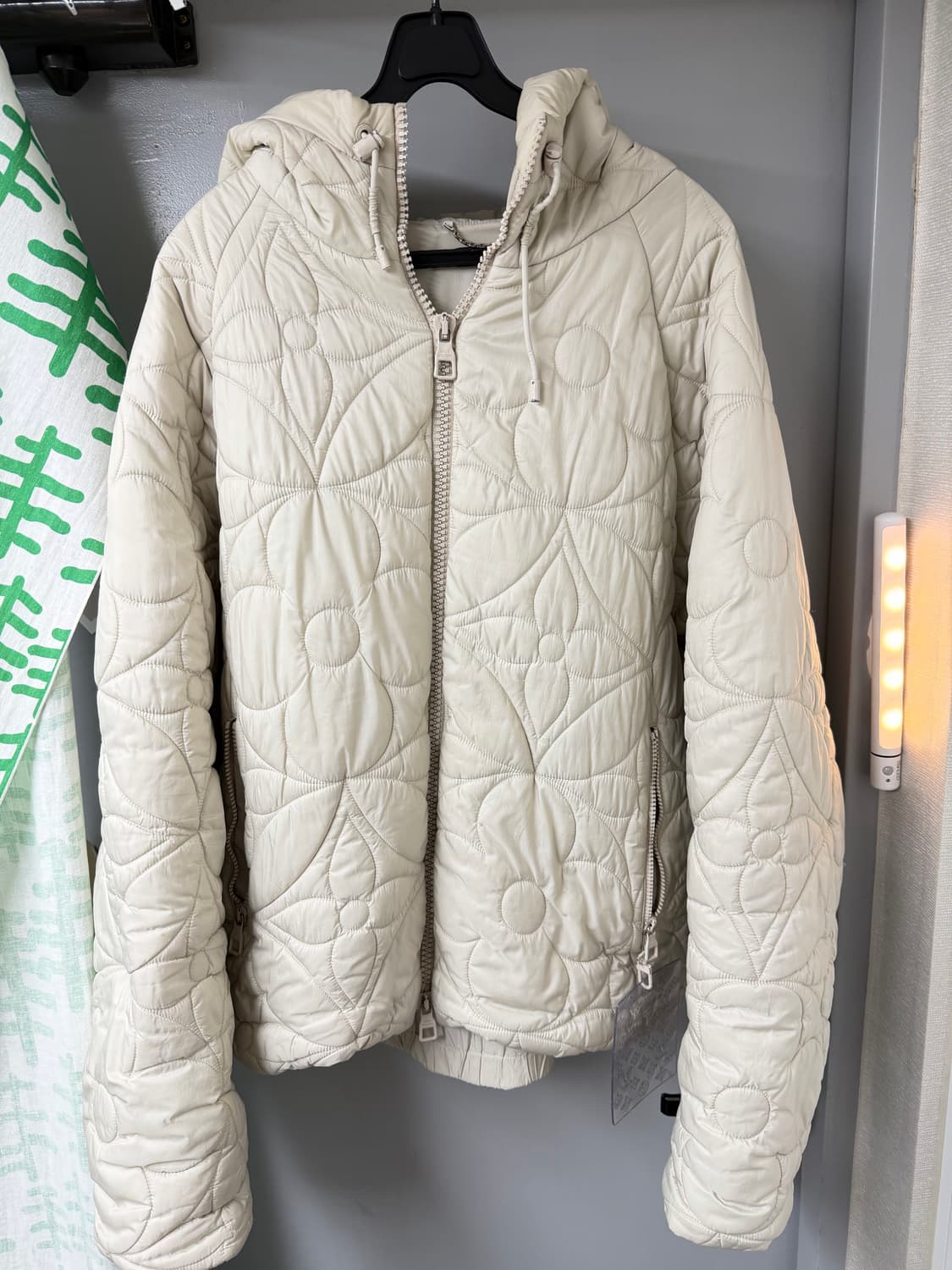 루이비통 플라워 아이보리 퀄팅 자켓 상품이미지1