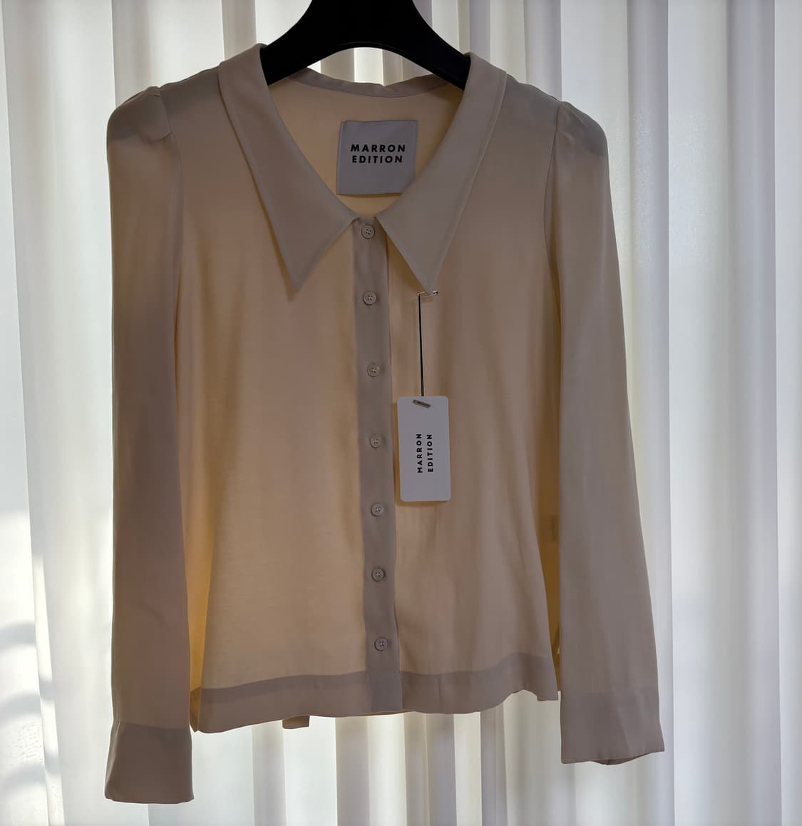 마론에디션 로우넥 블라우스 - 크림 상품이미지3