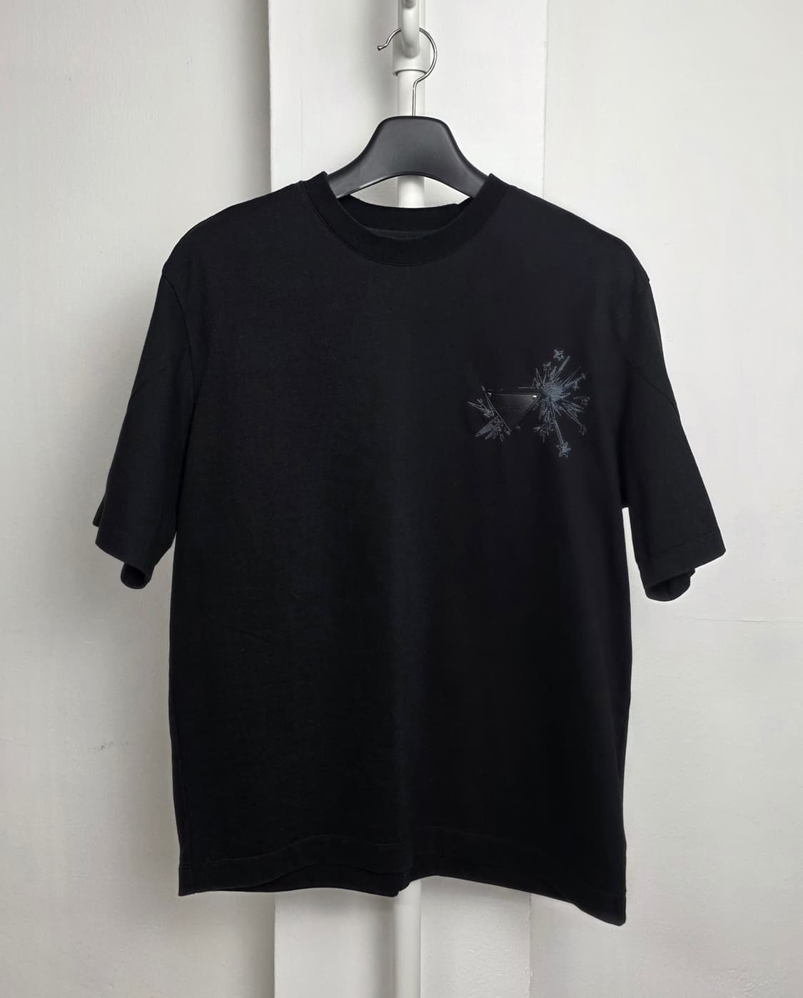 시스템옴므 삼각가죽패치 반팔 티셔츠(95)
 상품이미지1