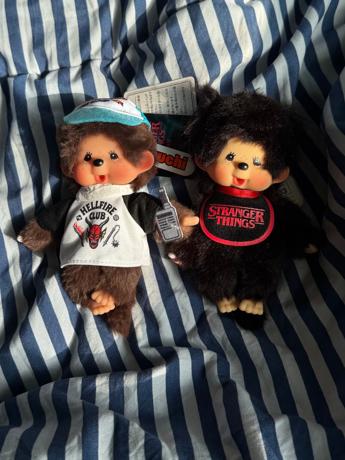 기묘한 이야기 x 몬치치 헬파이어, 블랙 레드 상품이미지1