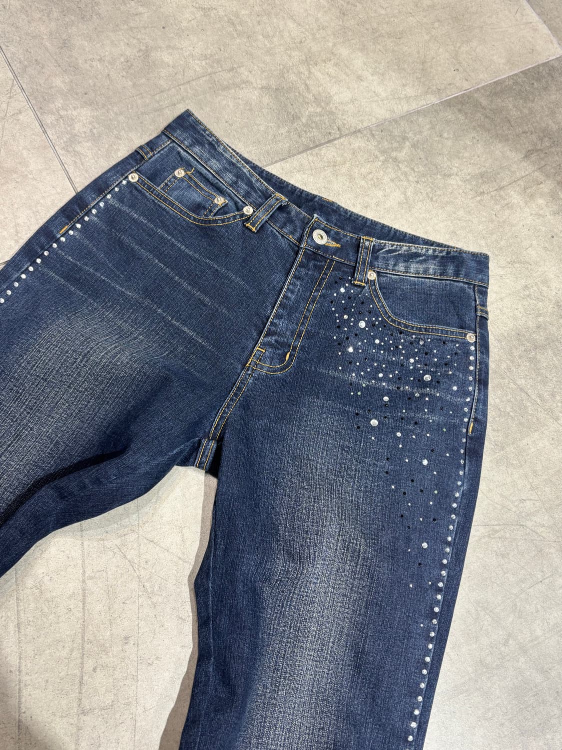 큐빅 디테일 세미 부츠컷 데님 팬츠 상품이미지4