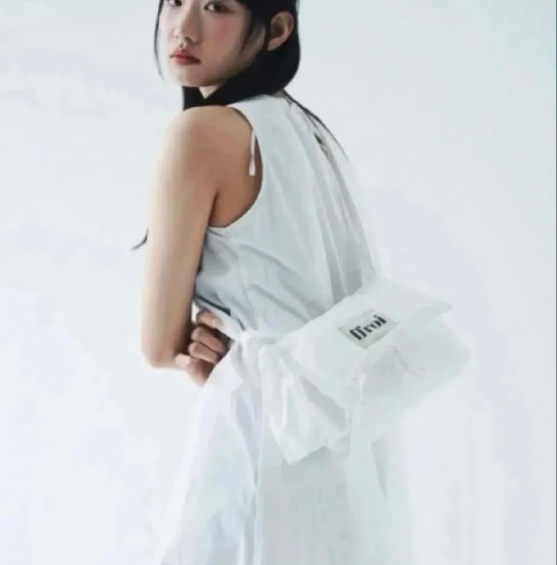 프루아 브리즈백 패딩가방 휴닝바히에 착용 상품이미지2