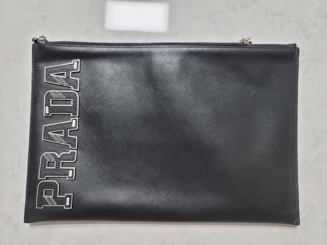 프라다 사피아노 이니셜 대형 클러치백 거의새것
 상품이미지1