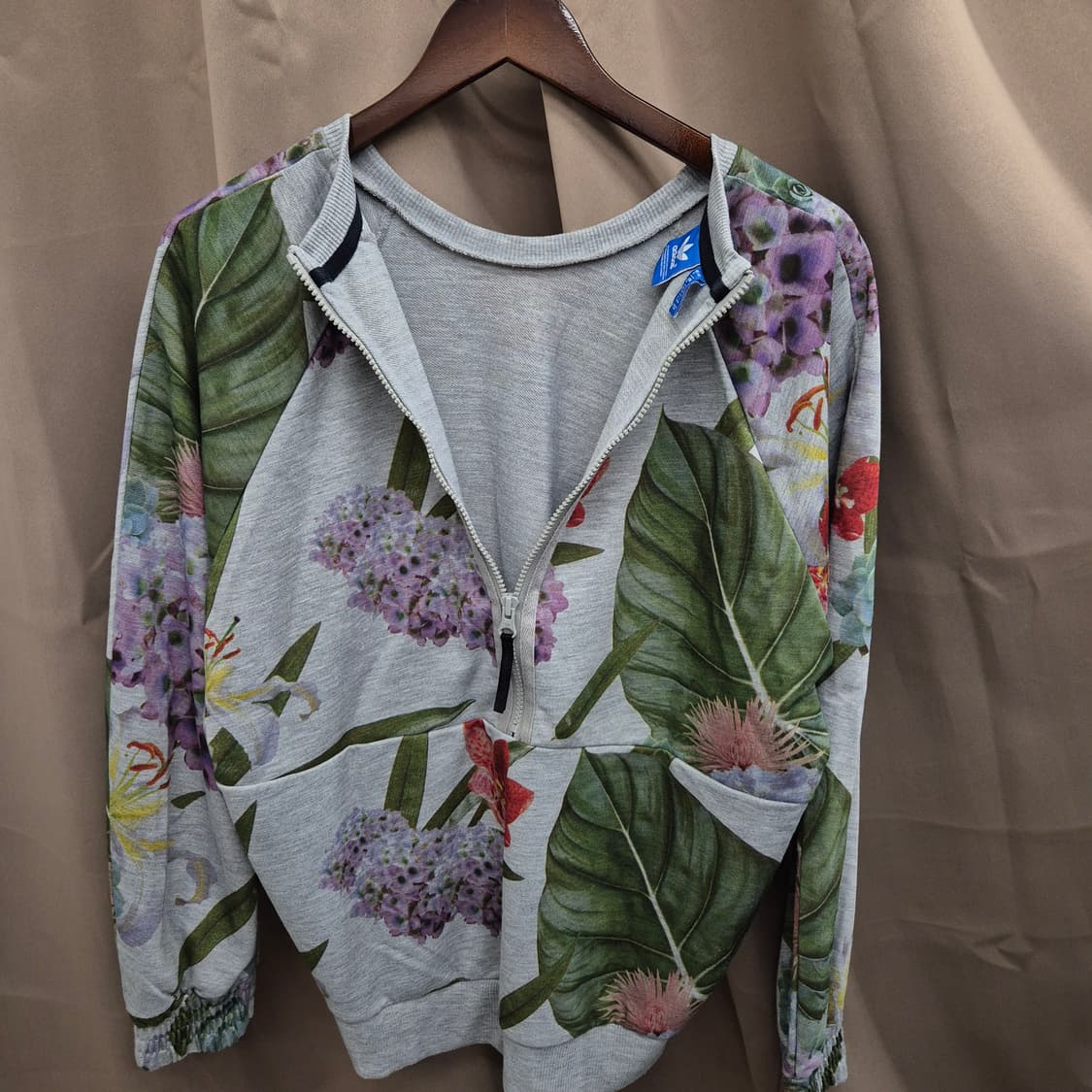 아디다스 플라워 프린팅 맨투맨티 상품이미지4