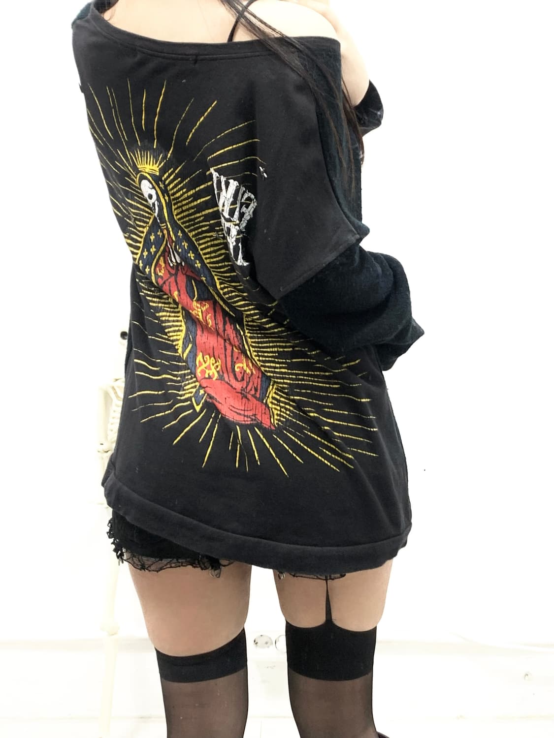 [GLAD NEWS] 글래드 뉴스 스컬 스터드 원숄더 롱슬리브 상품이미지2