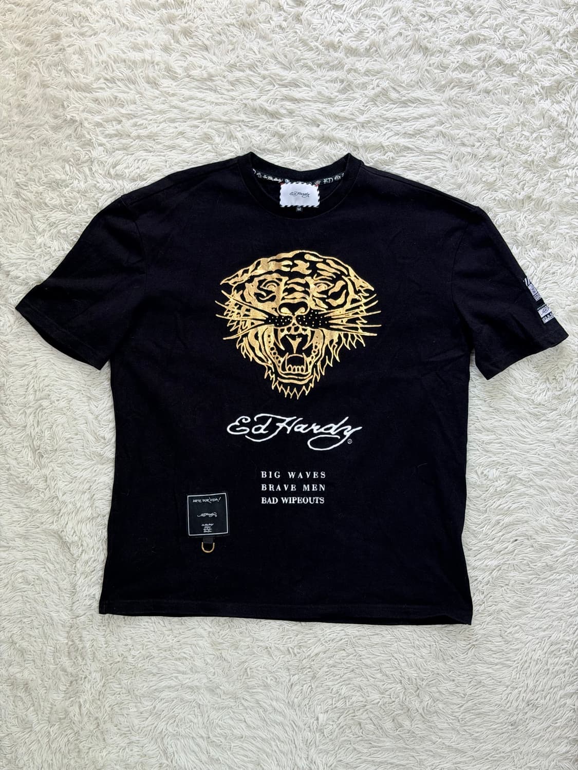 에드하디(Ed Hardy) 골드 타이거 프린팅 블랙 티셔츠 상품이미지1