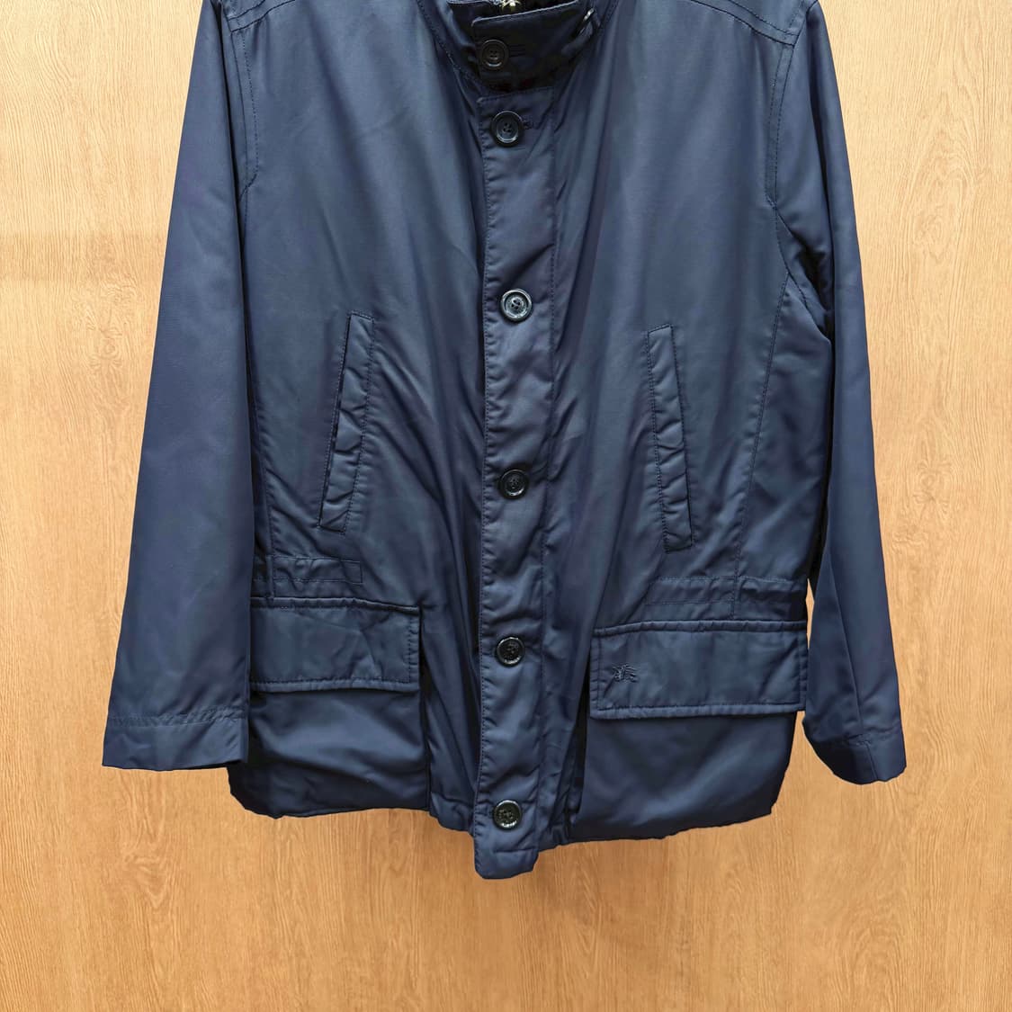 버버리 런던 하이넥 라이트웨이트 자켓 허리 스트링 포켓 디테일 네이비 상품이미지5