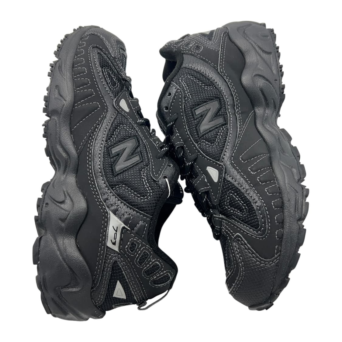 240 W 뉴발란스 703 블랙 상품이미지2