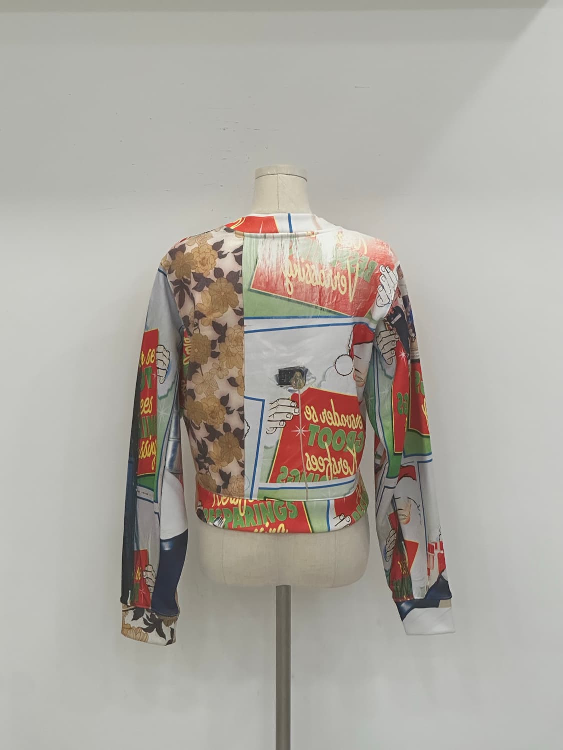 아크네 여성 맨투맨 상품이미지5