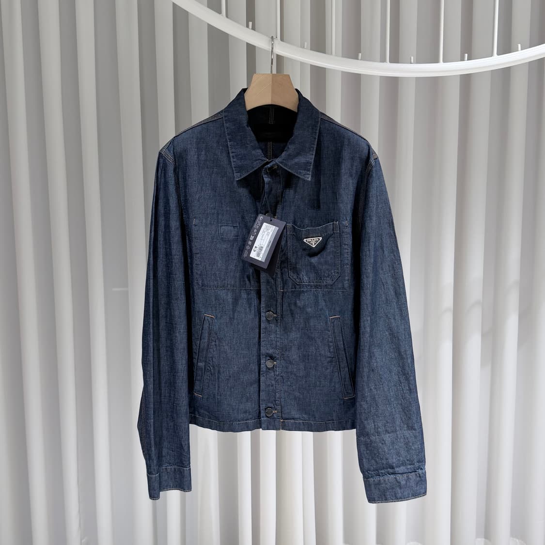 (A+/XL) / 프라다 삼각로고 샴브레이 블루종 봄버 데님 자켓 상품이미지1