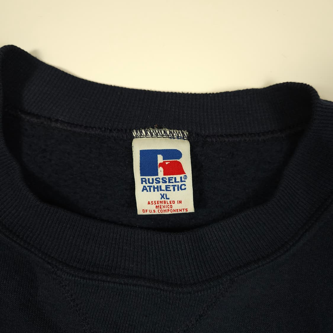 러셀 애슬레틱 네이비 맨투맨  상품이미지3