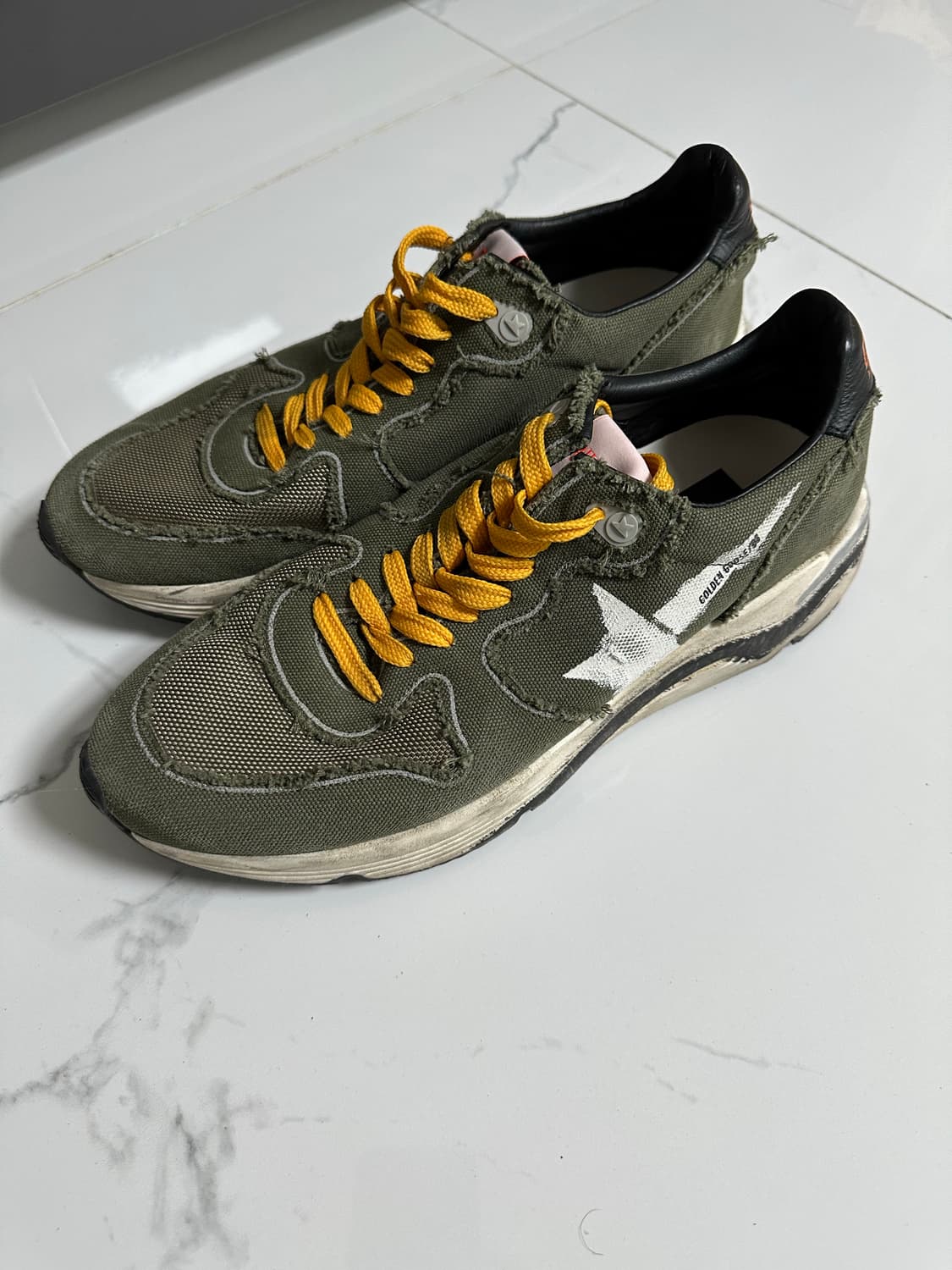골든구스 러닝 스니커즈 카키 42사이즈 상품이미지3