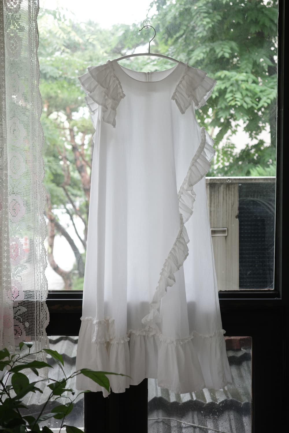 Pure white ruffle blouse 상품이미지3