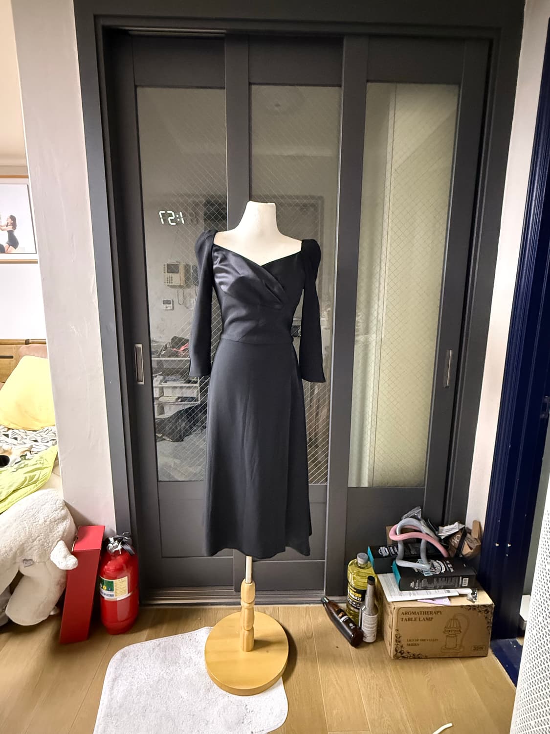 아보아보 블랙 새틴 원피스 상품이미지3