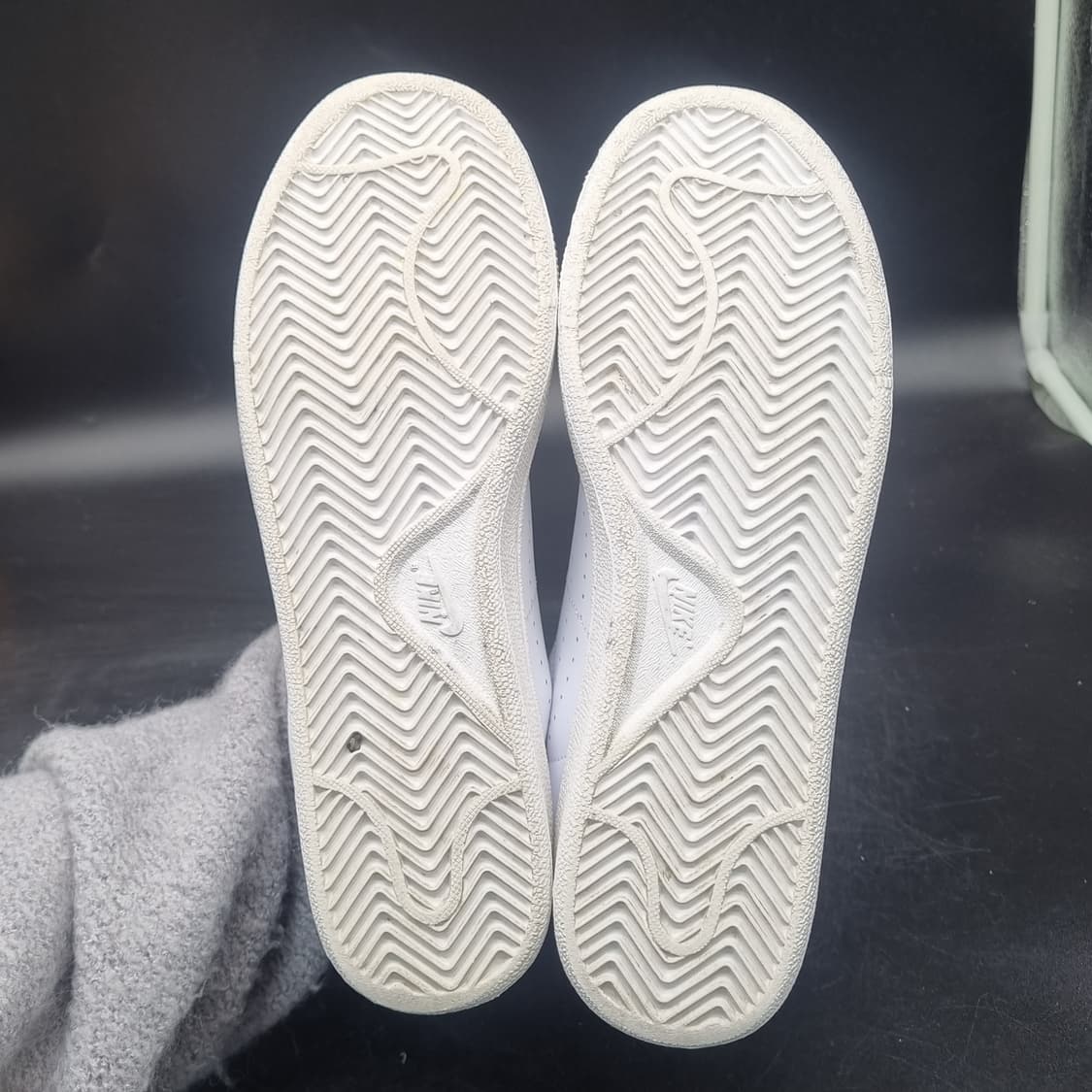 나이키 테니스 클래식 스니커즈 255 상품이미지3