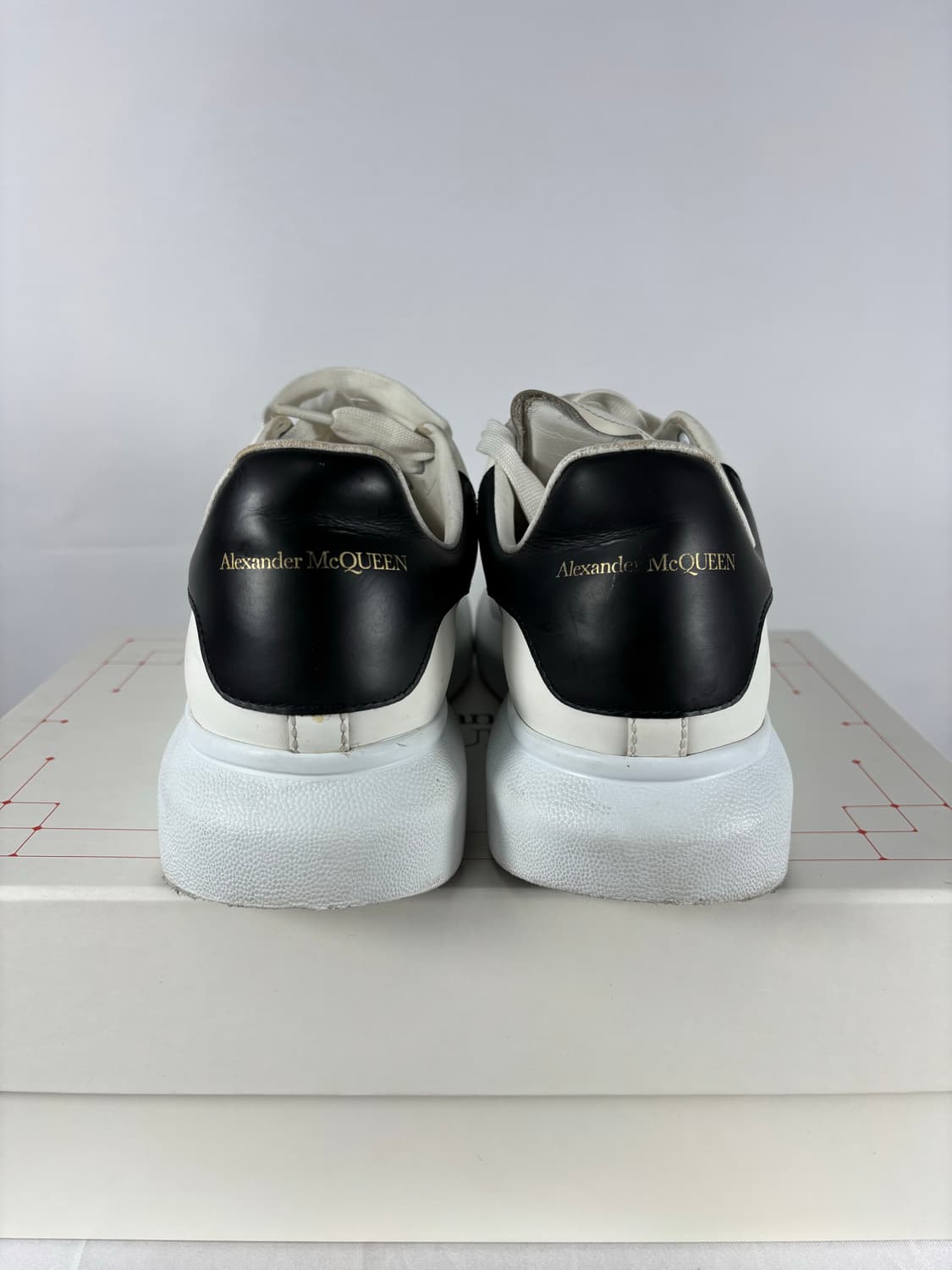 (정품)42.5알렉산더 맥퀸 오버솔 스니커즈 화이트블랙 상품이미지4