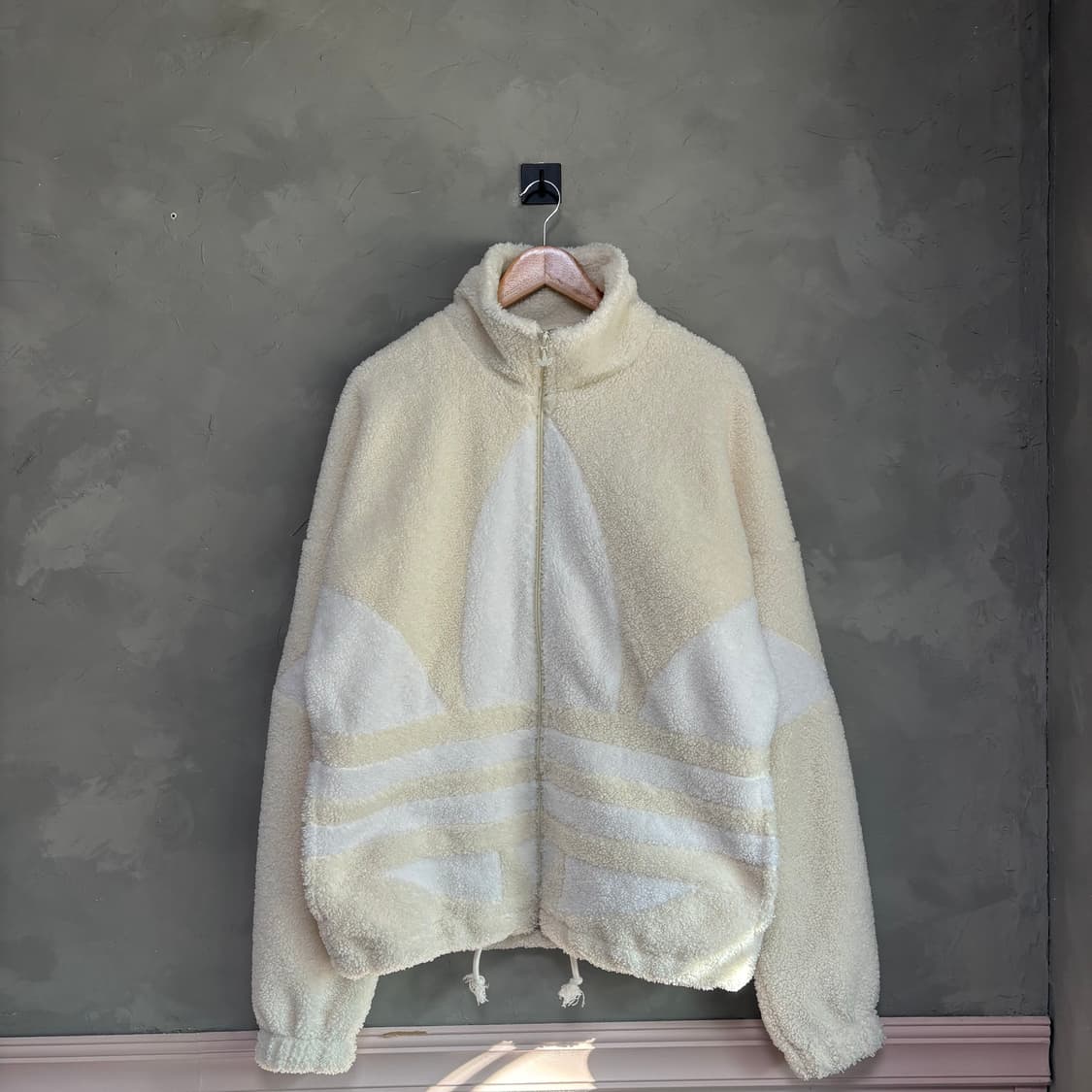 아디다스 빅 트레포일 플리스 화이트 상품이미지1