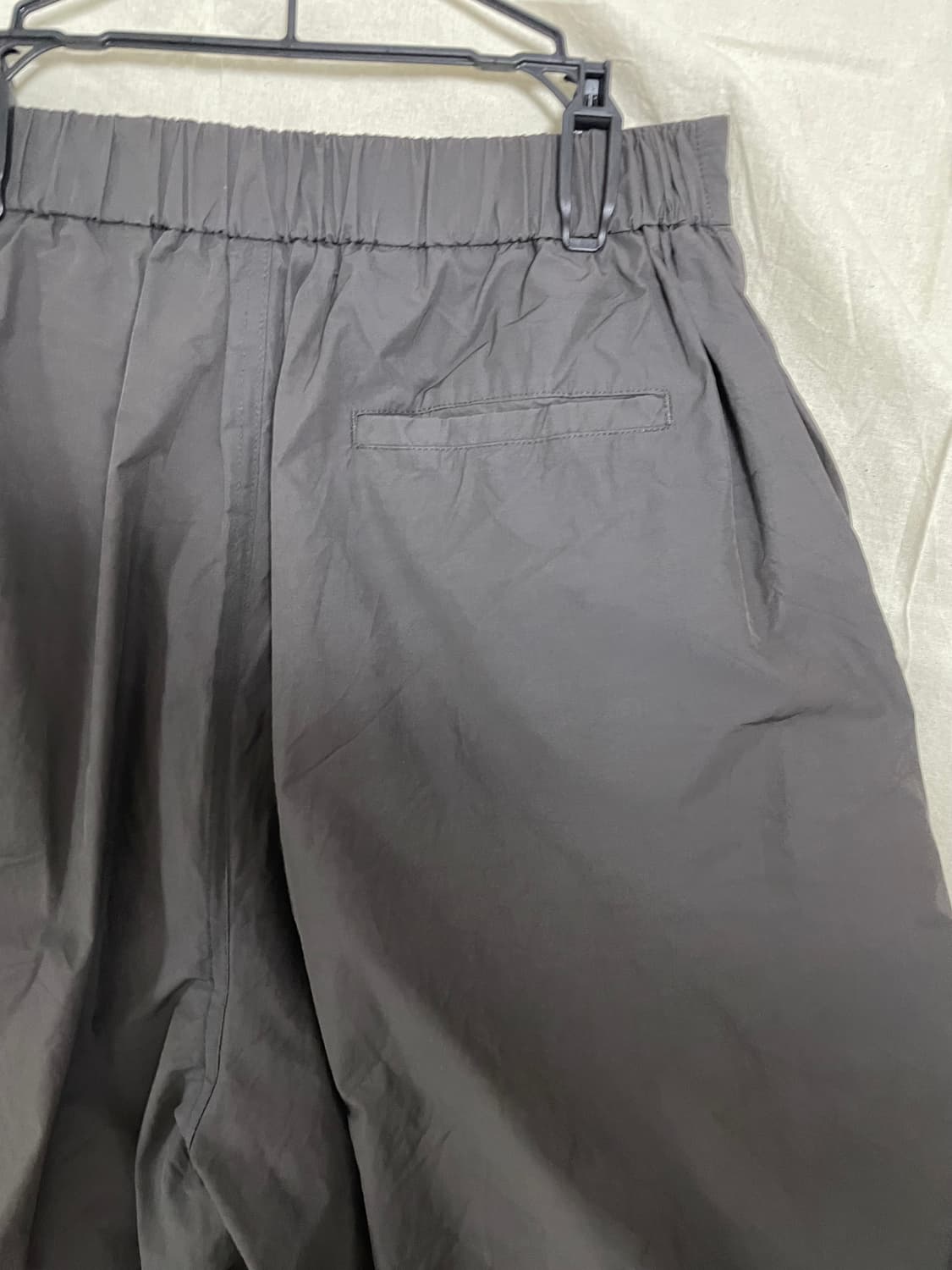 아모멘토 투턱 와이드 쇼츠 차콜 L 상품이미지4