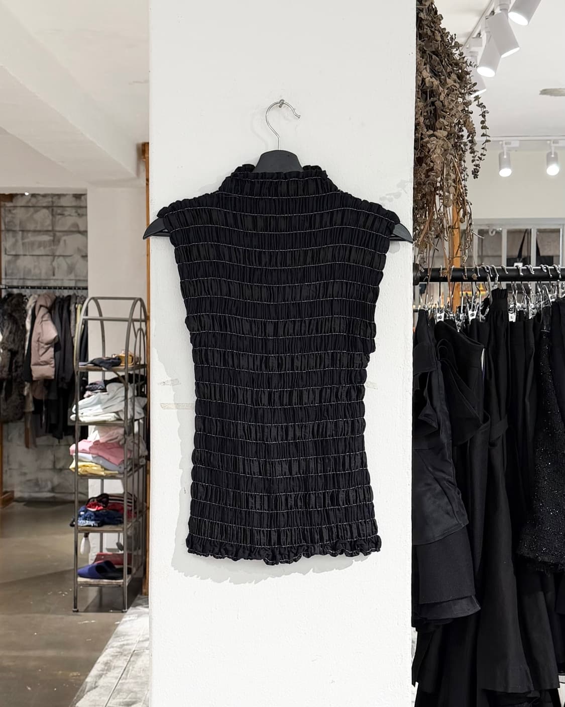 이세이 미야케 네이비 플리츠 스트라이프 슬리브리스 탑 상품이미지1