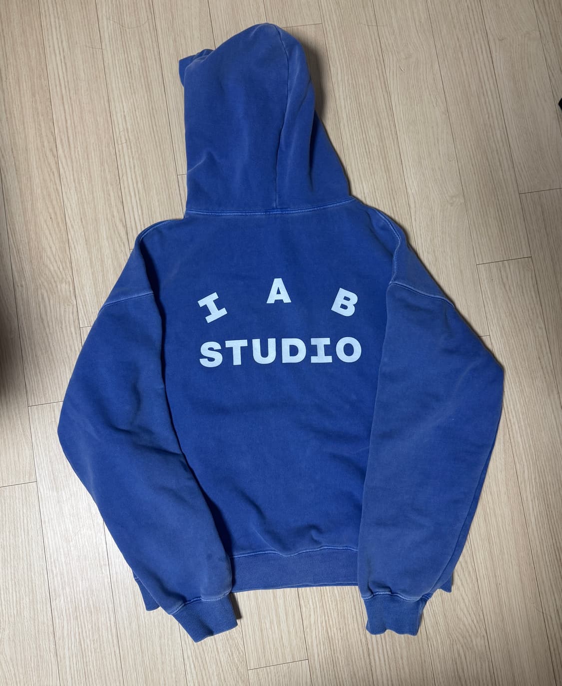 아이앱 스튜디오 피그먼트 후드 로얄 블루 - 22FW 상품이미지4
