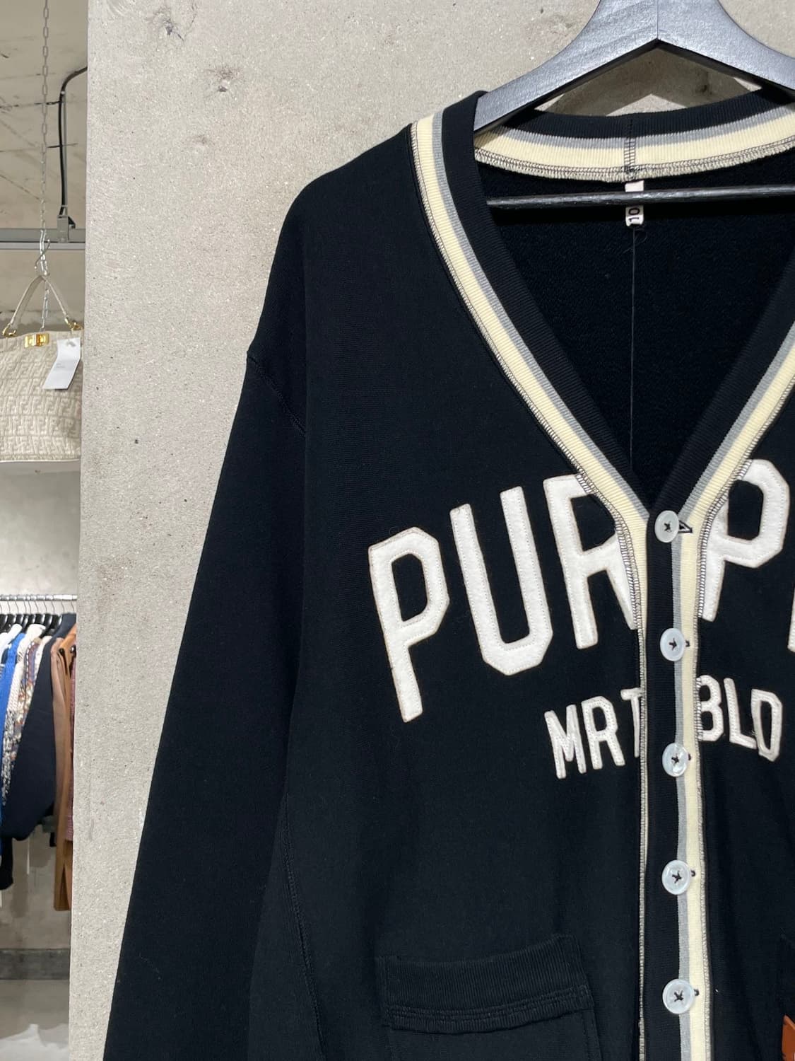 코키 24S/S 블랙 카우하이드 패치 스웻 가디건 상품이미지2