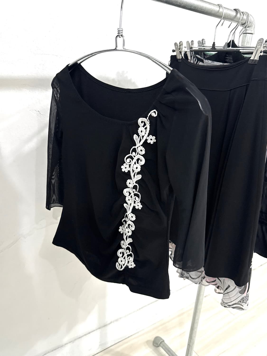 Black Oriental Embroidery Detail Sleeve 상품이미지2