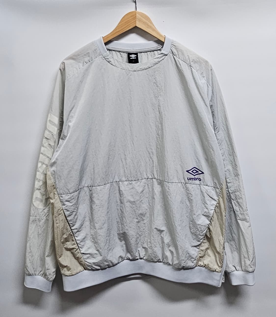 엄브로 우븐 웜업 맨투맨 95 상품이미지1