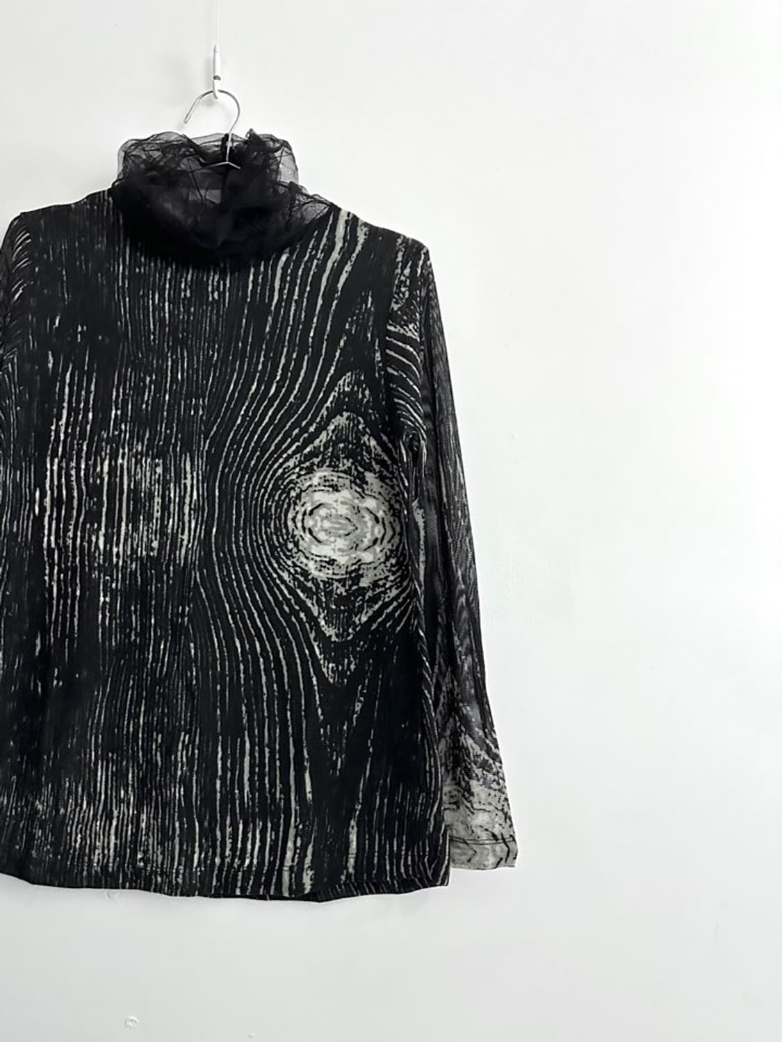 Queen sheer wood pattern top / black 상품이미지2