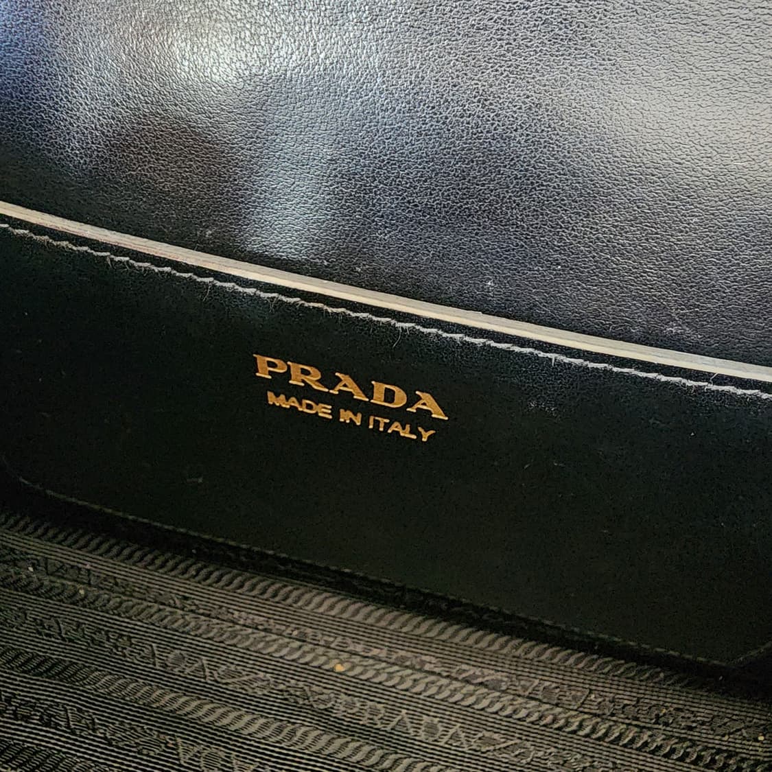 상태최상 프라다 모노크롬 사피아노 레더 체인 숄더백 1BD127 상품이미지8