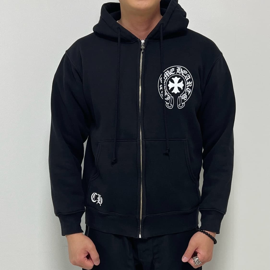 크롬하츠 크로스 홀스슈 메이드 인 할리우드 써멀 후드 집업 블랙 상품이미지1