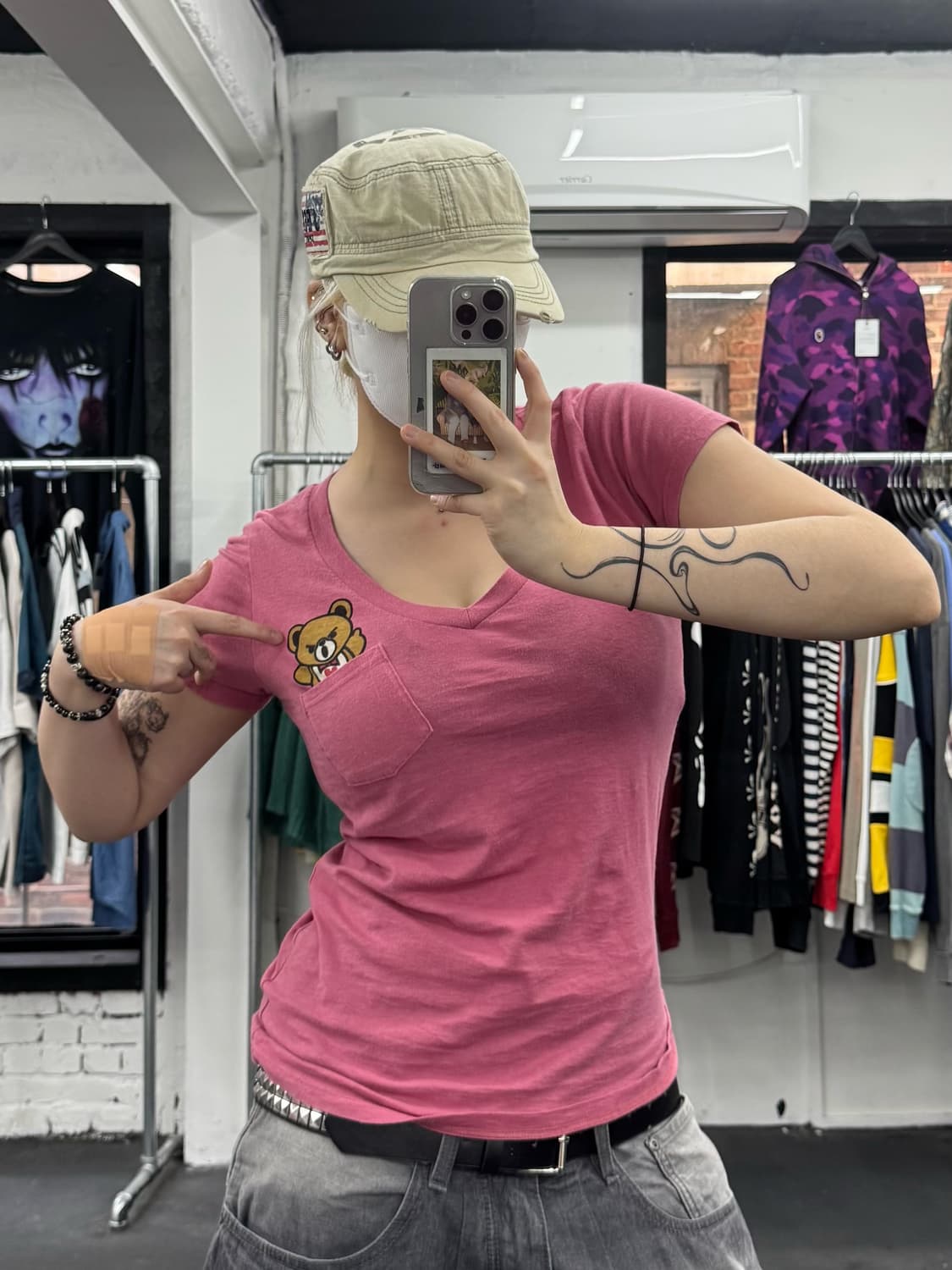 히스테릭 글래머 퍽베어 브이넥 티셔츠 상품이미지2