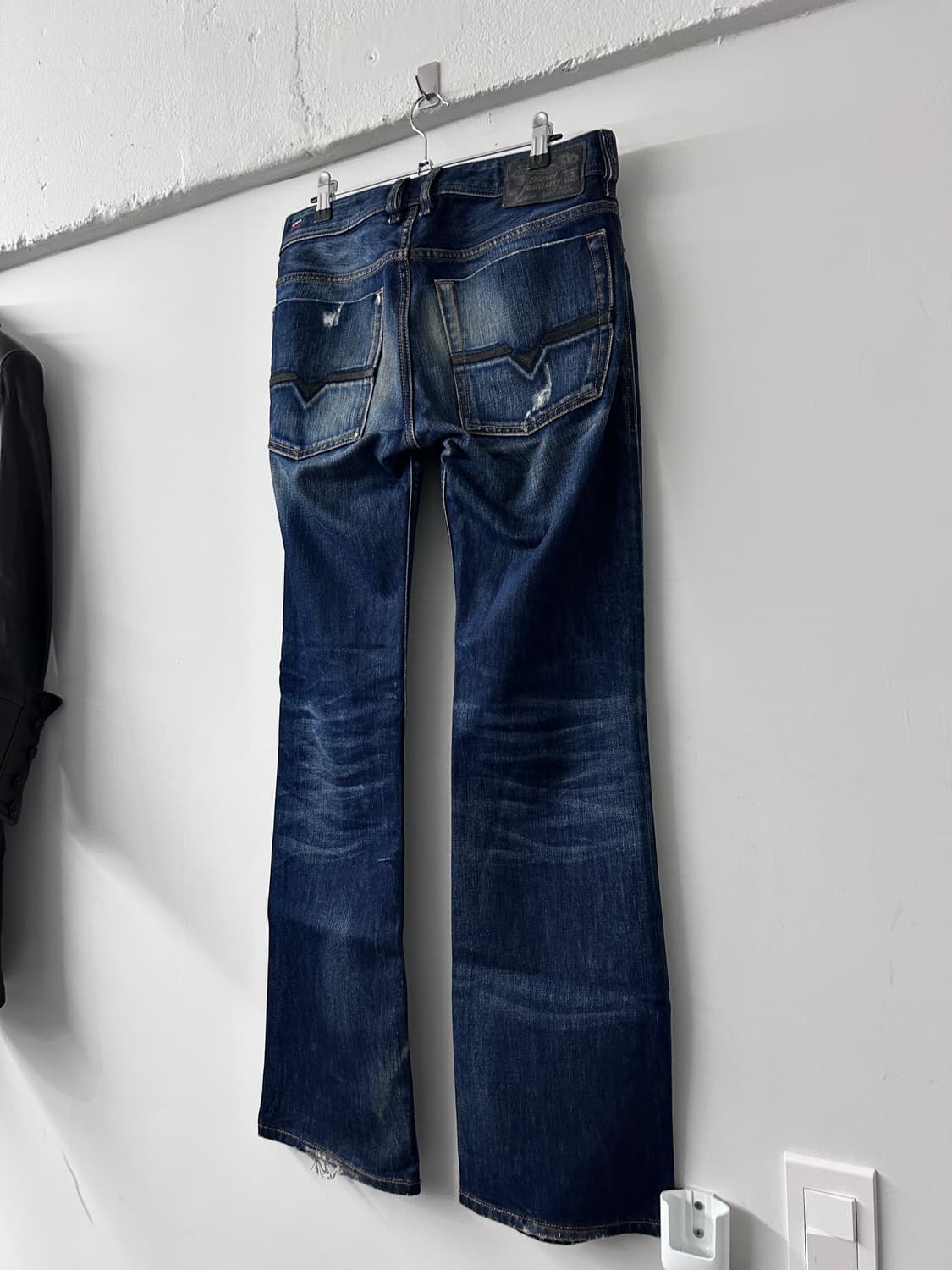 디젤 자티니 워싱 부츠컷 데님 상품이미지6